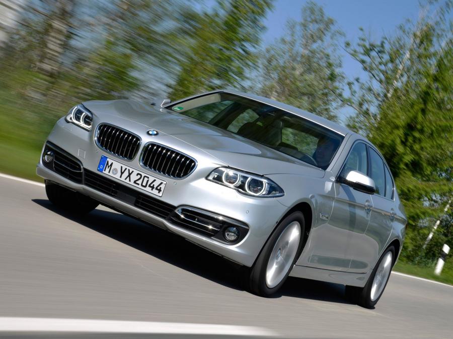  BMW 530d Sedan Luxury Line 2013 года  (фото 1 из 16)